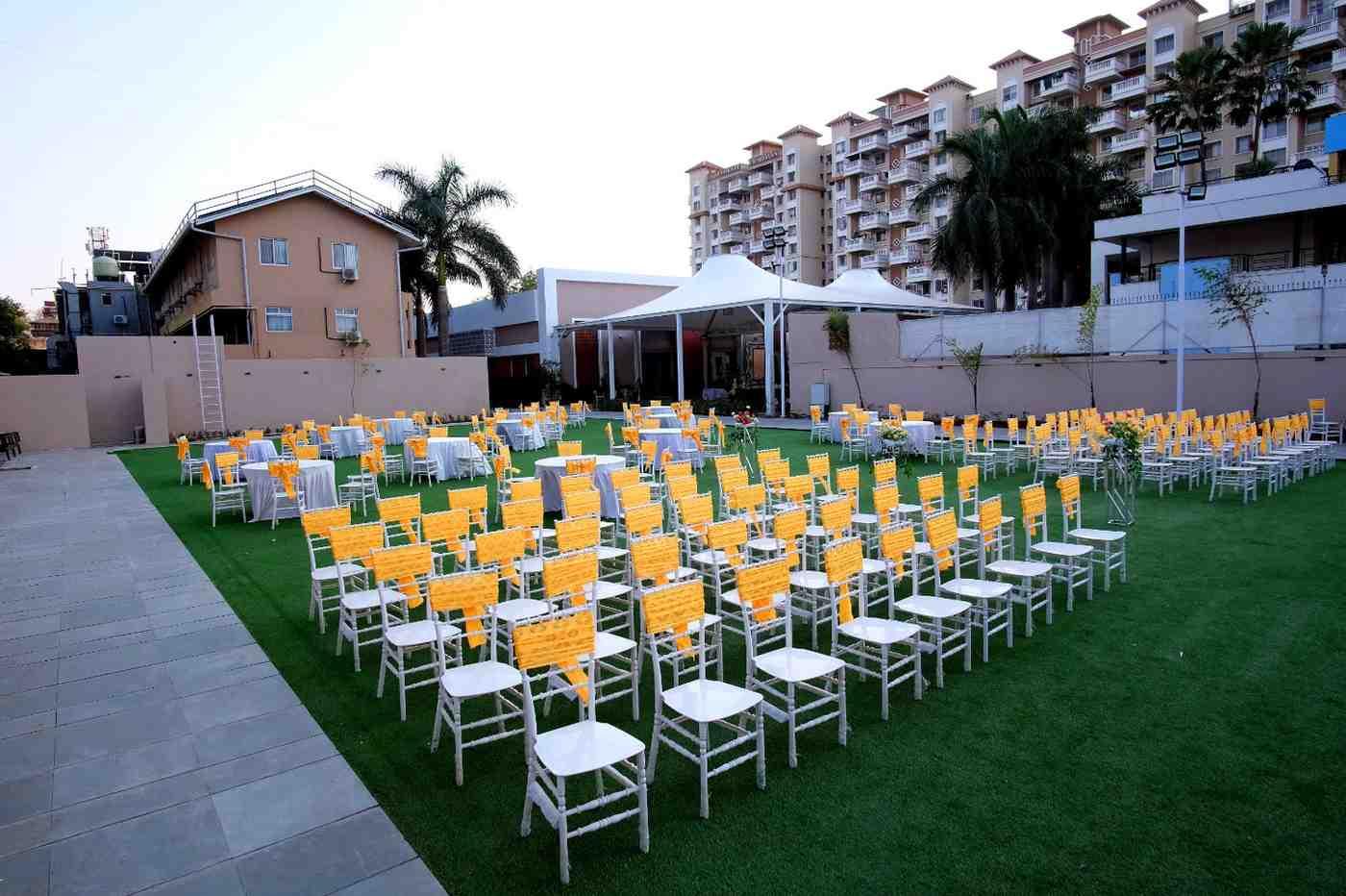 Hotel Haldi Lawn 7