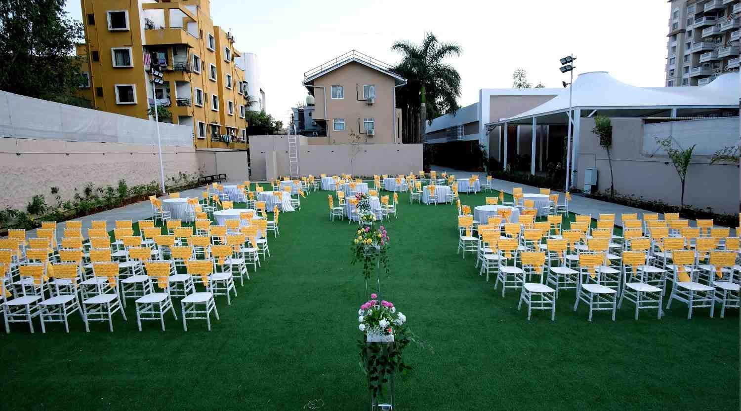 Hotel Haldi Lawn 6