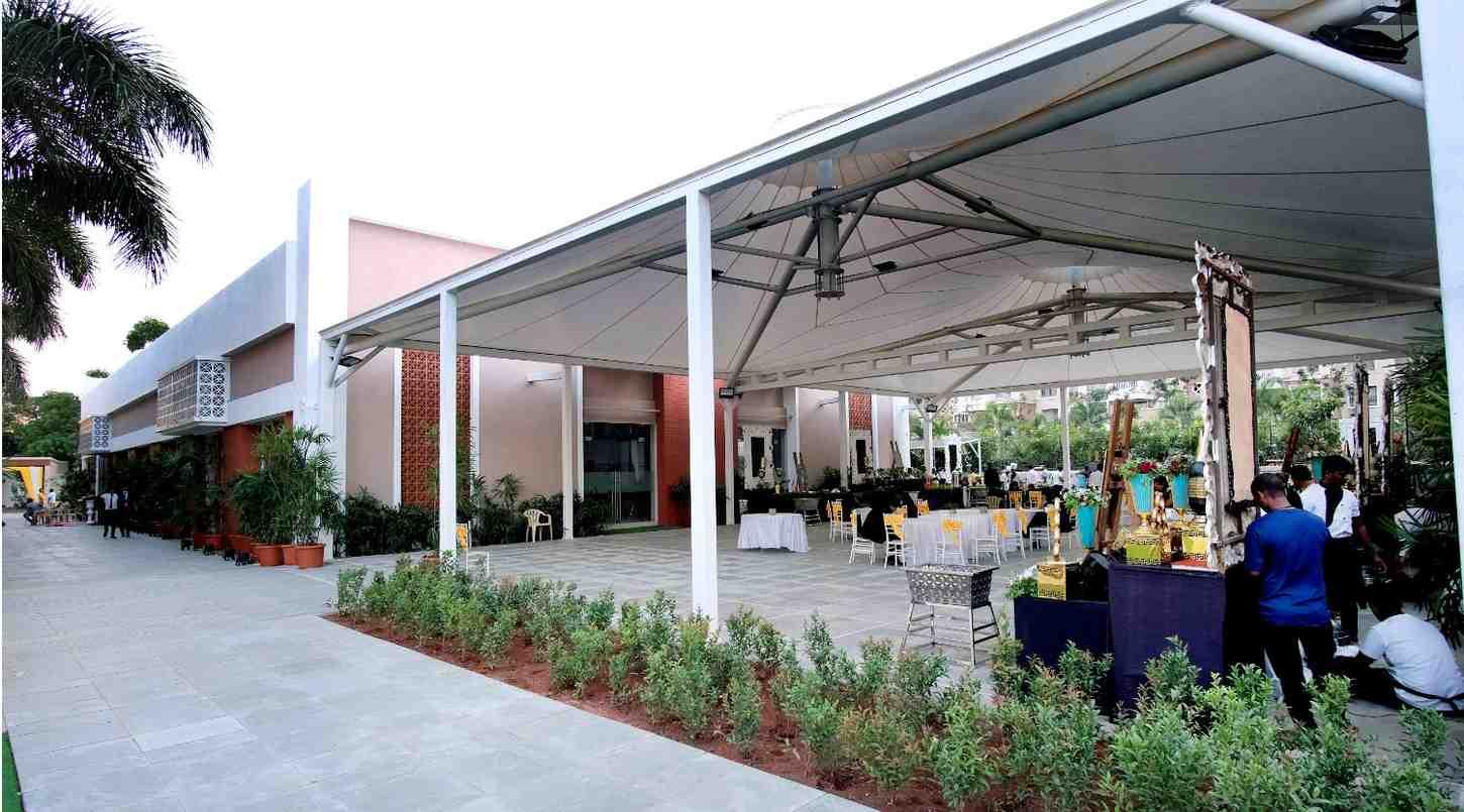 Hotel Haldi Lawn 5