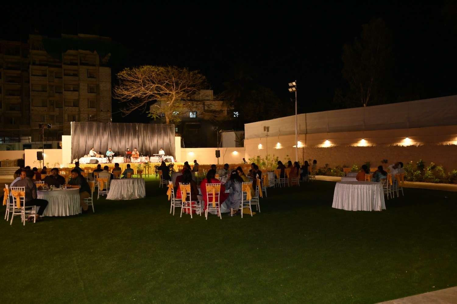 Hotel Haldi Lawn 3